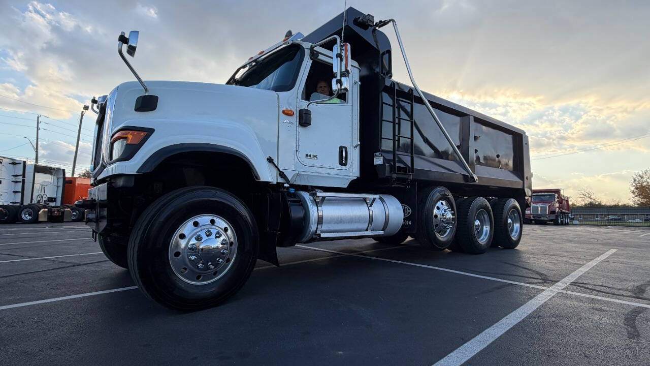 2019 International HX515