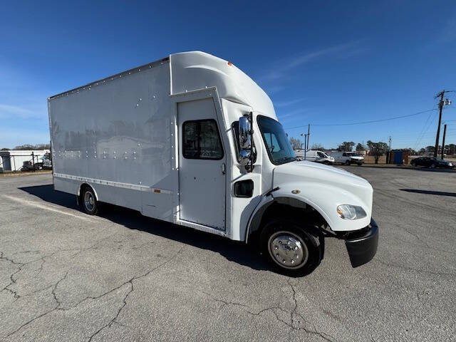 2008 Freightliner M2