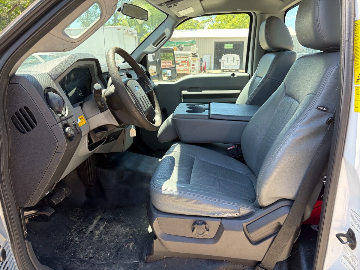 2015 Ford F-550 - Photo 11