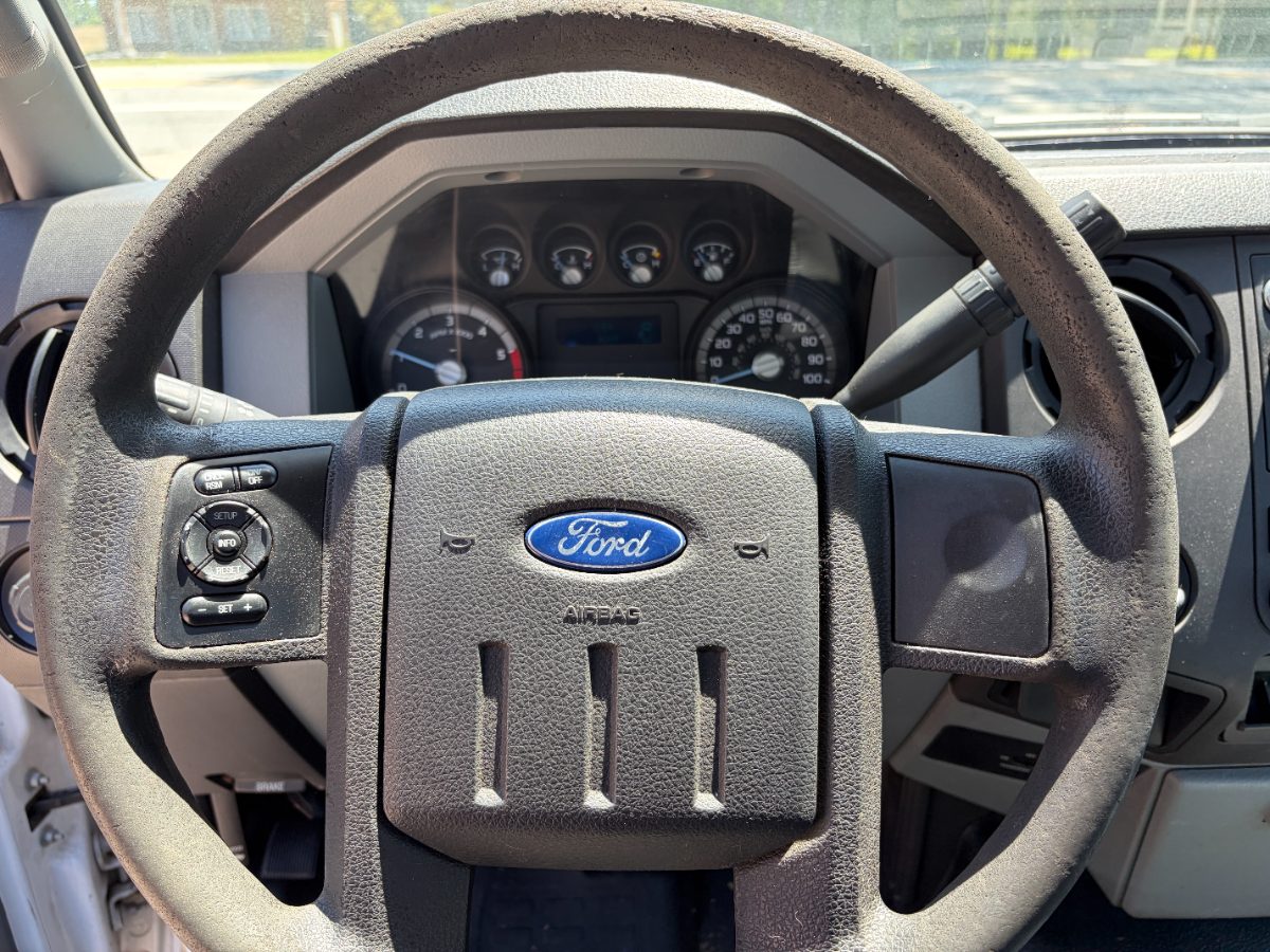 2015 Ford F-550 - Photo 13