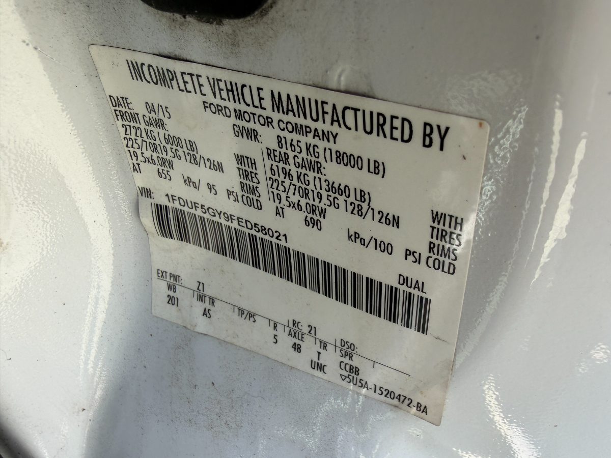 2015 Ford F-550 - Photo 17