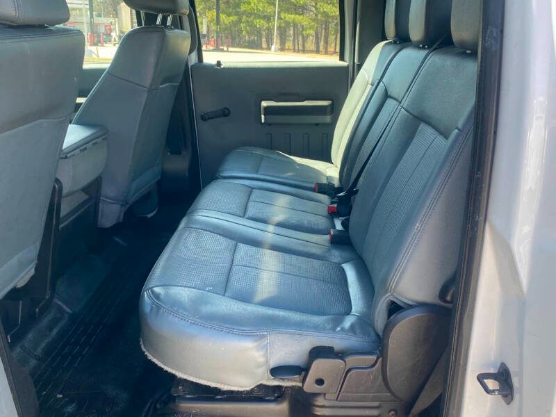 2016 Ford F-350 Super Duty Chassis Cab XL - Photo 12