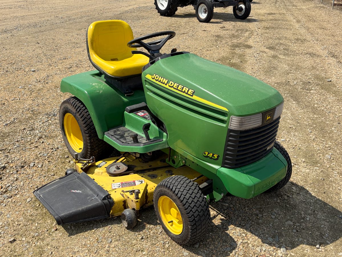 John Deere 345