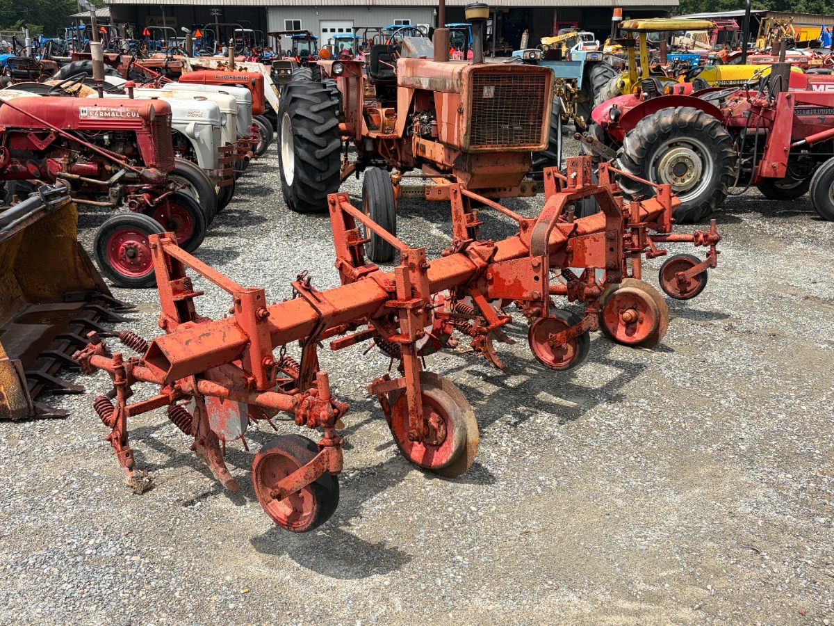 Allis-Chalmers 6-Row Cultivator