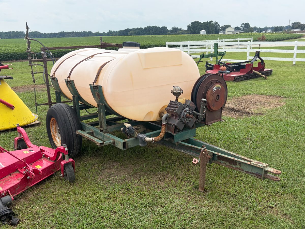 Unknown Pull-Type Trailer Sprayer